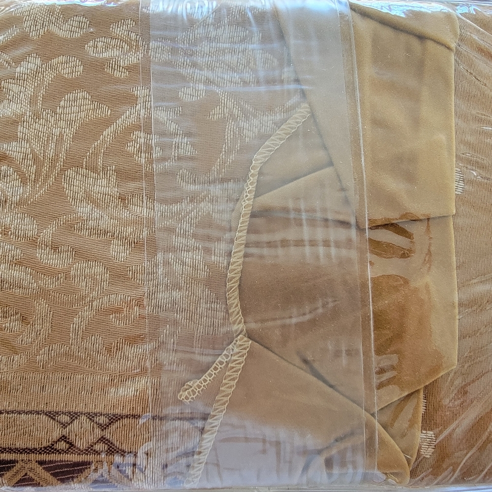 Curtain - Picture 6 of 7